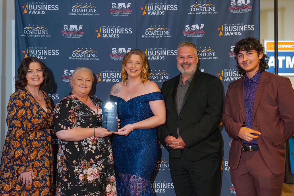 4.WINNER-Outstanding-Community-Organisation-Presented-by-Kempsey-Riverside-Cinemas-Enterprise-and-Training-Company-ETC